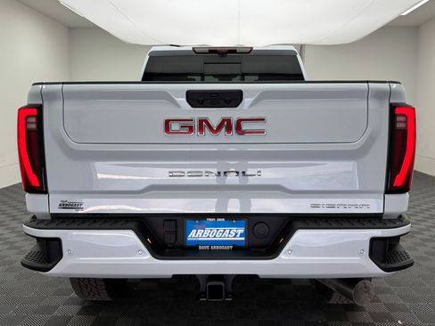 New 2026 GMC Sierra 3500 Denali w/ Denali Reserve Package AWD/4WD image 11