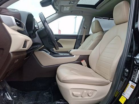 Used 2022 Toyota Highlander XLE image 14