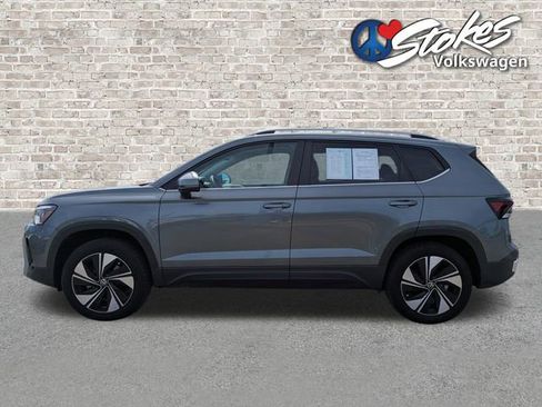 Certified 2025 Volkswagen Taos SE AWD/4WD image 8