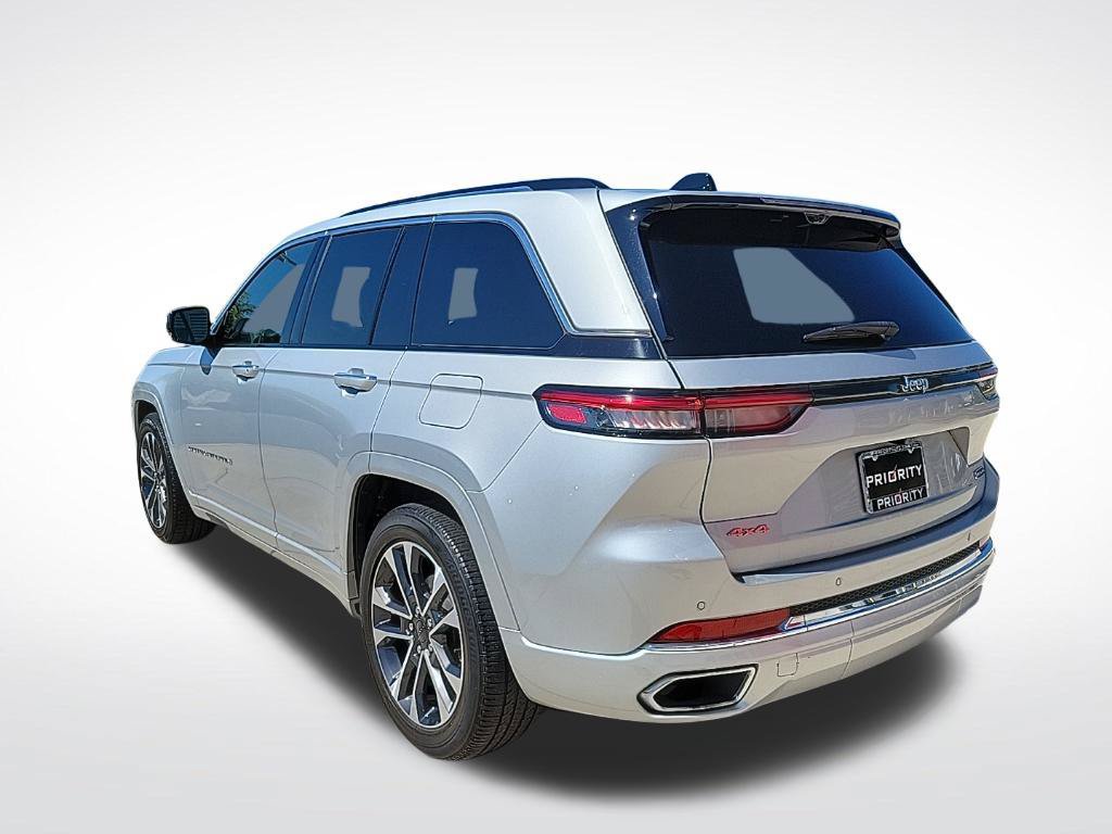 Used 2023 Jeep Grand Cherokee Overland w/ Luxury Tech Group IV AWD/4WD image 3