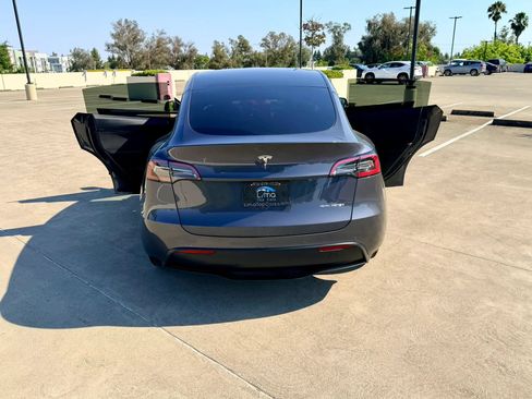 Used 2023 Tesla Model Y AWD image 39