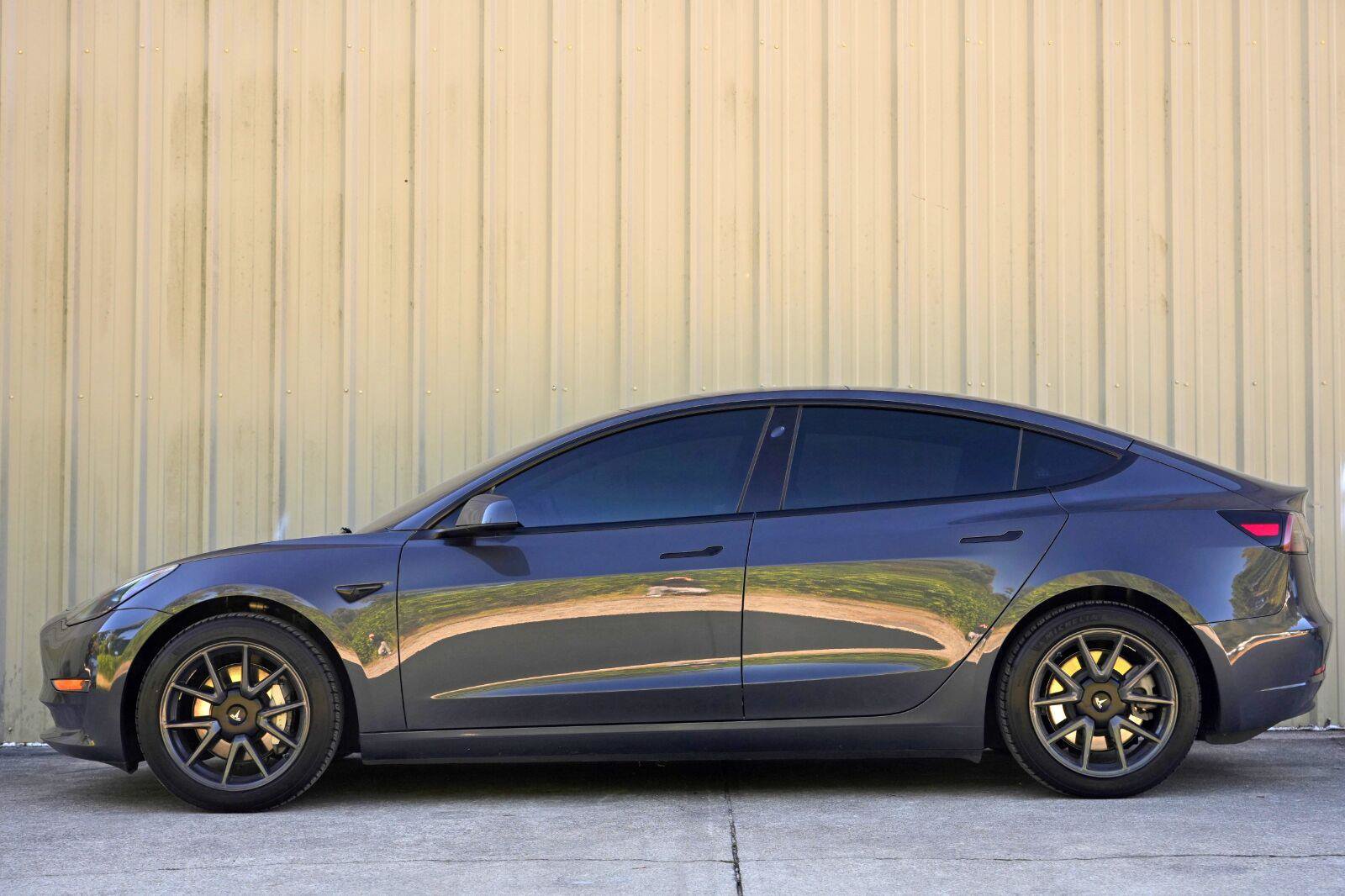Used 2023 Tesla Model 3 Standard Range RWD image 9
