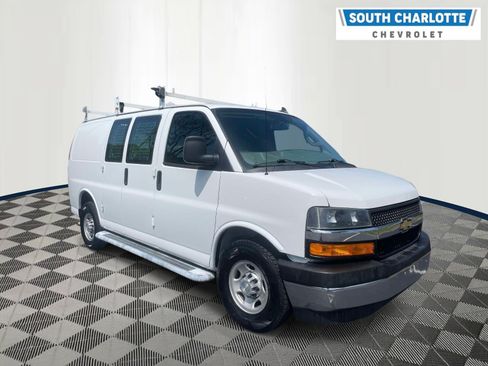 Used 2019 Chevrolet Express 2500 w/ Driver Convenience Package RWD image 3