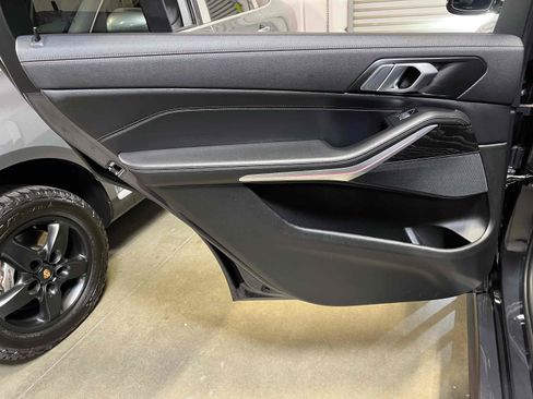 Used 2022 BMW X7 xDrive40i w/ M Sport Package AWD/4WD image 76