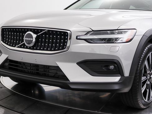 Used 2025 Volvo V60 B5 Cross Country Ultra w/ Protection Package Premier AWD/4WD image 37