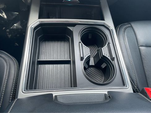 Used 2022 Ford F250 Lariat w/ Tremor Off-Road Package image 27