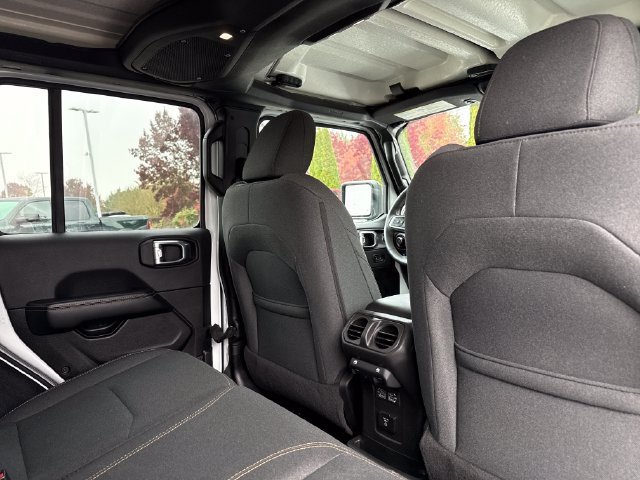 Used 2024 Jeep Wrangler Unlimited Sahara AWD/4WD image 21