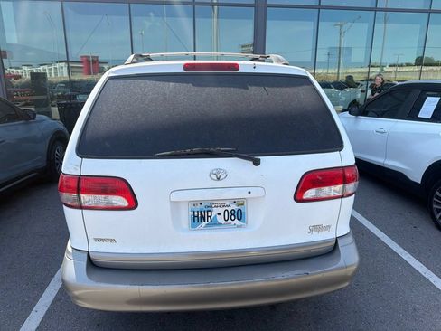 Used 2003 Toyota Sienna LE w/ Symphony Pkg FWD image 5
