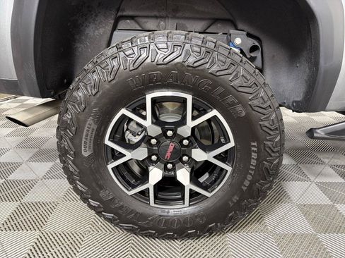 Used 2024 GMC Canyon AT4X AWD/4WD image 15