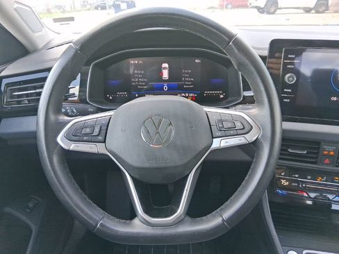Used 2025 Volkswagen Jetta SE FWD image 23
