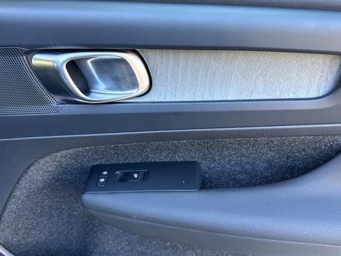 Certified 2024 Volvo XC40 B5 Plus w/ Protection Package Premier AWD/4WD image 19