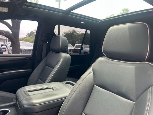 Used 2023 GMC Yukon SLT w/ SLT Premium Package AWD/4WD image 10
