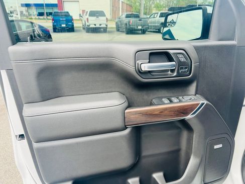 Used 2022 GMC Sierra 1500 SLT w/ SLT Convenience Package AWD/4WD image 15