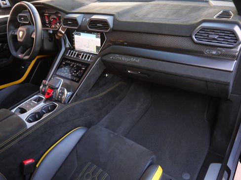 Used 2024 Lamborghini Urus Performante image 21