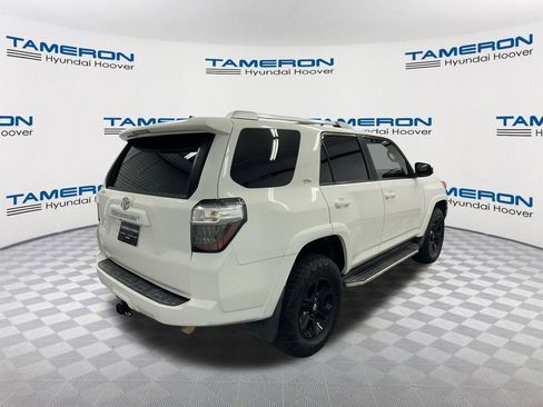 Used 2018 Toyota 4Runner SR5 AWD/4WD image 5