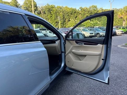 Used 2017 Cadillac XT5 Premium Luxury FWD image 31