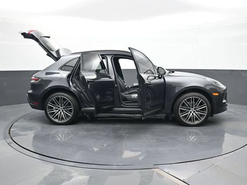 Certified 2025 Porsche Macan AWD/4WD image 32