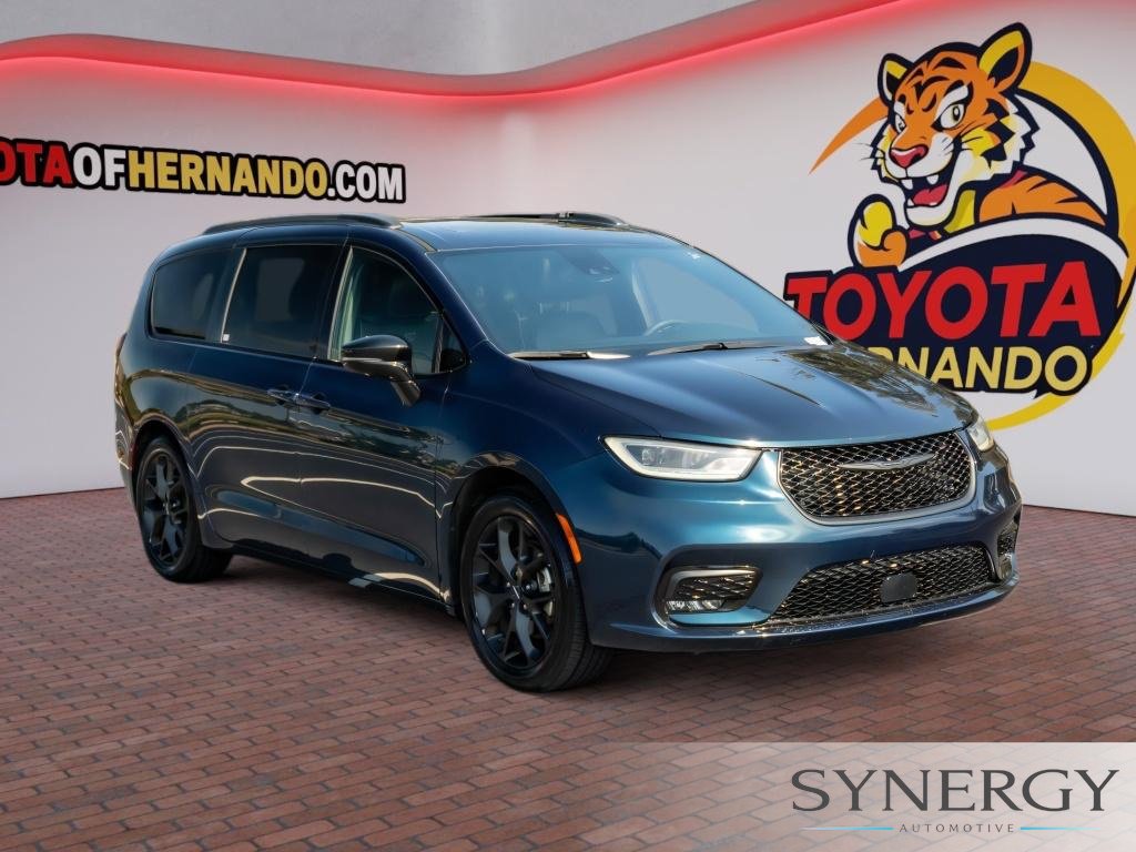 Used 2025 Chrysler Pacifica Limited FWD image 3