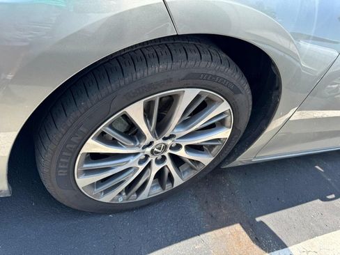 Used 2019 Lexus ES 350 w/ Premium Package FWD image 4
