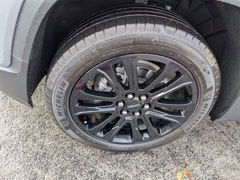 Certified 2023 GMC Acadia SLE w/ Driver Convenience Package image 9