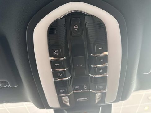 Used 2022 Porsche Macan AWD/4WD image 83
