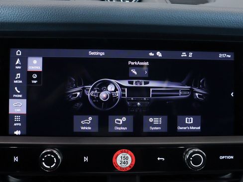 Certified 2025 Porsche Macan image 22