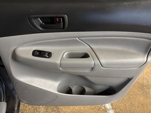 Used 2013 Toyota Tacoma Base image 23