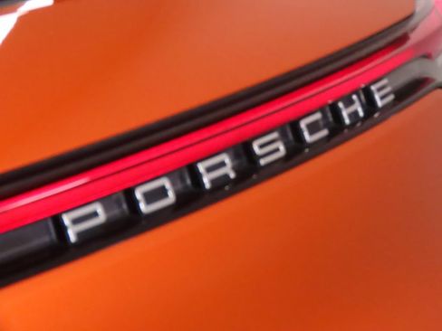 Certified 2025 Porsche Macan AWD/4WD image 12
