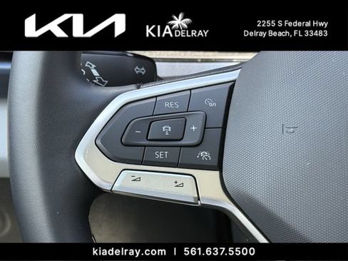 Used 2023 Volkswagen Taos SE w/ Panoramic Sunroof Package FWD image 29