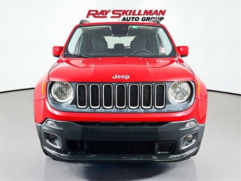 Used 2017 Jeep Renegade Latitude image 2