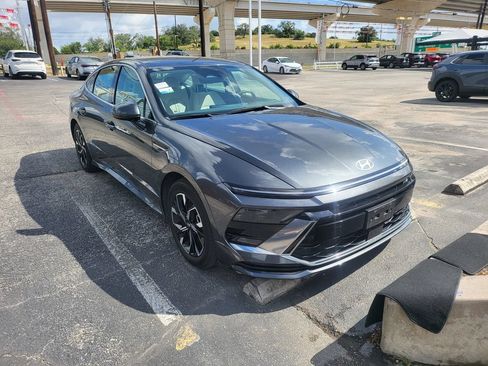 Used 2025 Hyundai Sonata SEL FWD image 2
