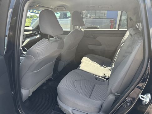 Used 2023 Toyota Highlander LE AWD/4WD image 25