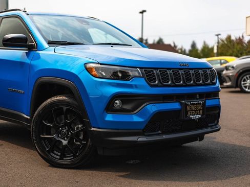 New 2025 Jeep Compass Latitude w/ Sun & Sound Group AWD/4WD image 3