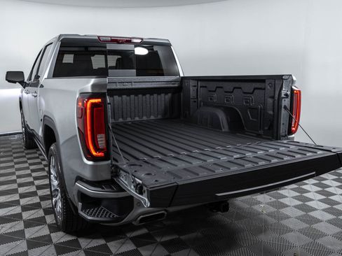 Used 2025 GMC Sierra 1500 Denali w/ Denali Reserve Package AWD/4WD image 17