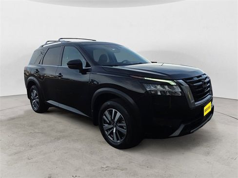 Used 2024 Nissan Pathfinder SL image 7