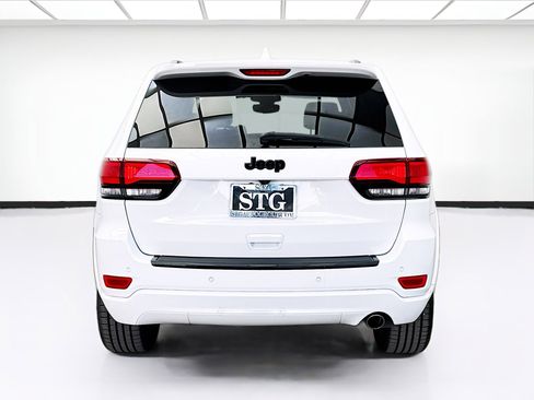 Used 2017 Jeep Grand Cherokee Altitude image 5