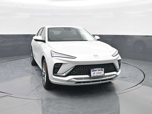 Used 2025 Buick Envista Avenir image 2