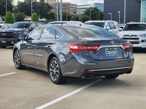 Used 2018 Toyota Avalon XLE Premium FWD image 5
