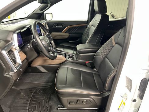 Certified 2024 GMC Canyon Denali AWD/4WD image 13