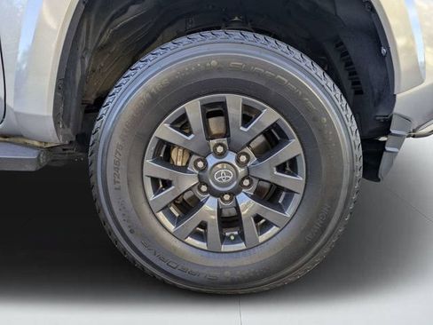 Used 2021 Toyota Tacoma SR5 RWD image 10