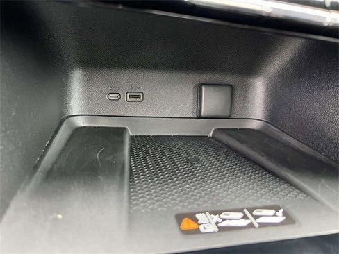 Certified 2025 Chevrolet Traverse LT w/ Sun and Wheel Package image 30