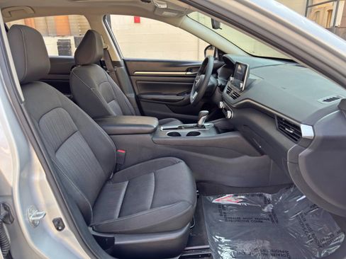 Used 2022 Nissan Altima 2.5 SV FWD image 14