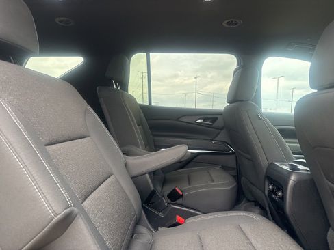 Used 2025 Chevrolet Traverse LT image 29