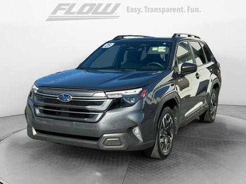 Used 2025 Subaru Forester Premium image 4
