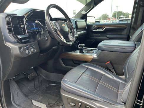 Used 2023 Chevrolet Silverado 1500 High Country w/ High Country Premium Package image 10