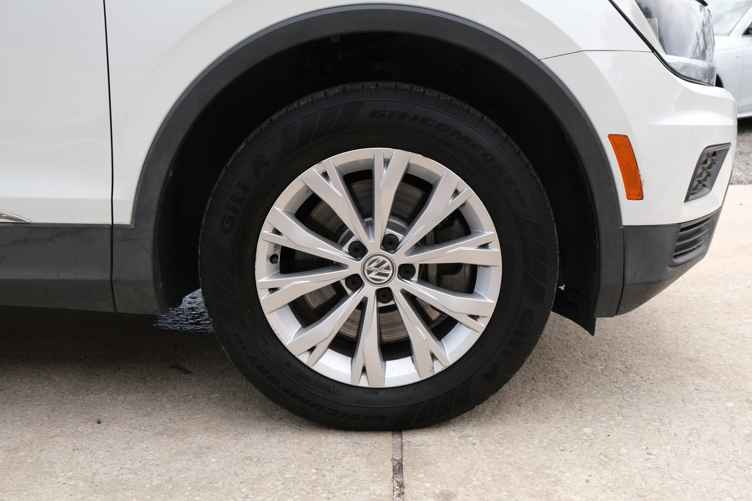 Used 2018 Volkswagen Tiguan SE w/ Panoramic Sunroof Package AWD/4WD image 19
