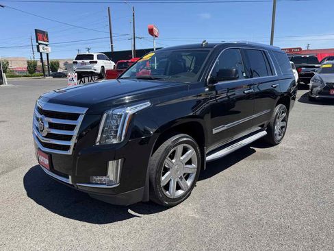 Used 2015 Cadillac Escalade Luxury AWD/4WD image 3