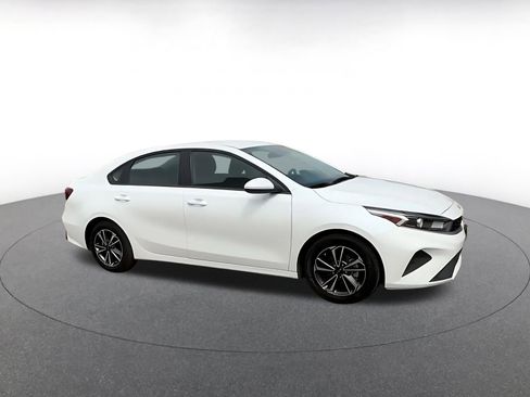 Used 2024 Kia Forte LXS FWD image 2