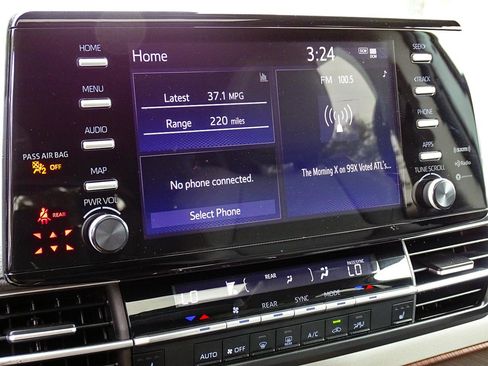 Used 2024 Toyota Sienna XLE FWD image 31