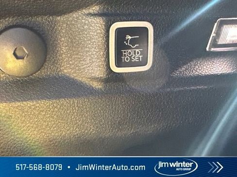 Used 2021 Jeep Grand Cherokee L Laredo w/ Luxury Tech Group I AWD/4WD image 18